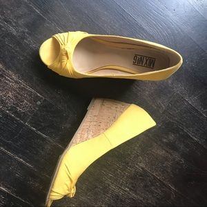 Yellow wedges